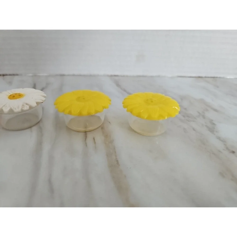Jaydon Inc Mini Daisy Salt and Pepper Shakers Red Yellow Plastic Vintage MCM
